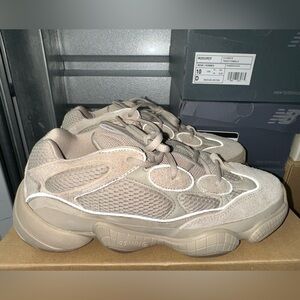 Adidas Yeezy 500 Taupe Light men’s 10/ women’s 11.5